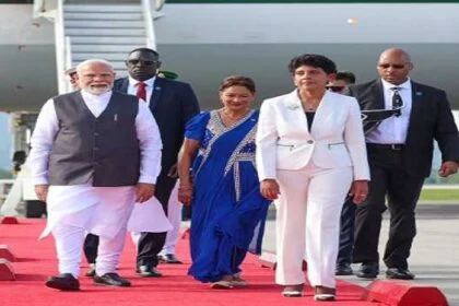 PM Modi arrives in Port of Spain, welcomed by PM Kamala Persad Bissessar and entire cabinet