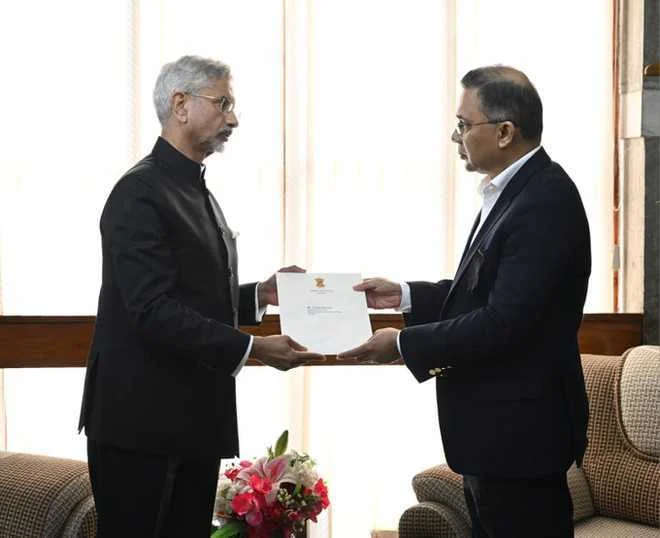 Jaishankar hands over Modi’s letter to Tarique, as Begum Zia is laid to rest
